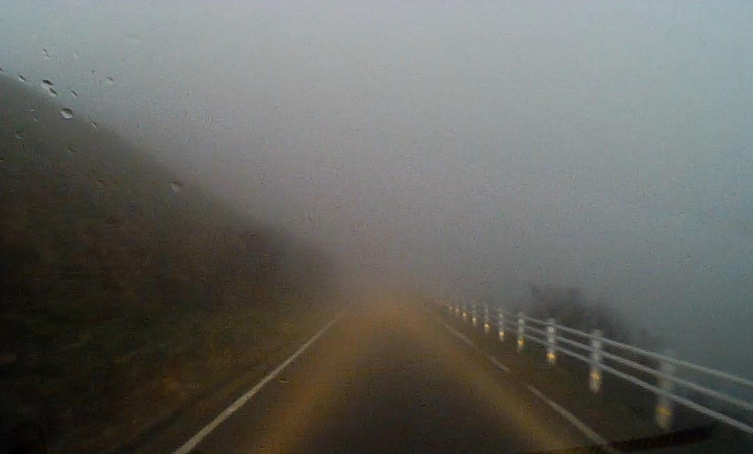 霧の中を進む