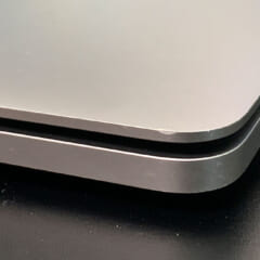 MacBook Proの蓋が閉まらないのはバッテリーの膨張が原因