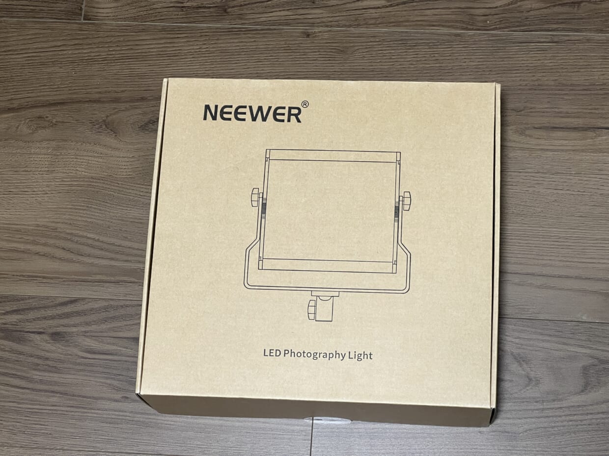Neewer 660 RGB LEDライト外箱